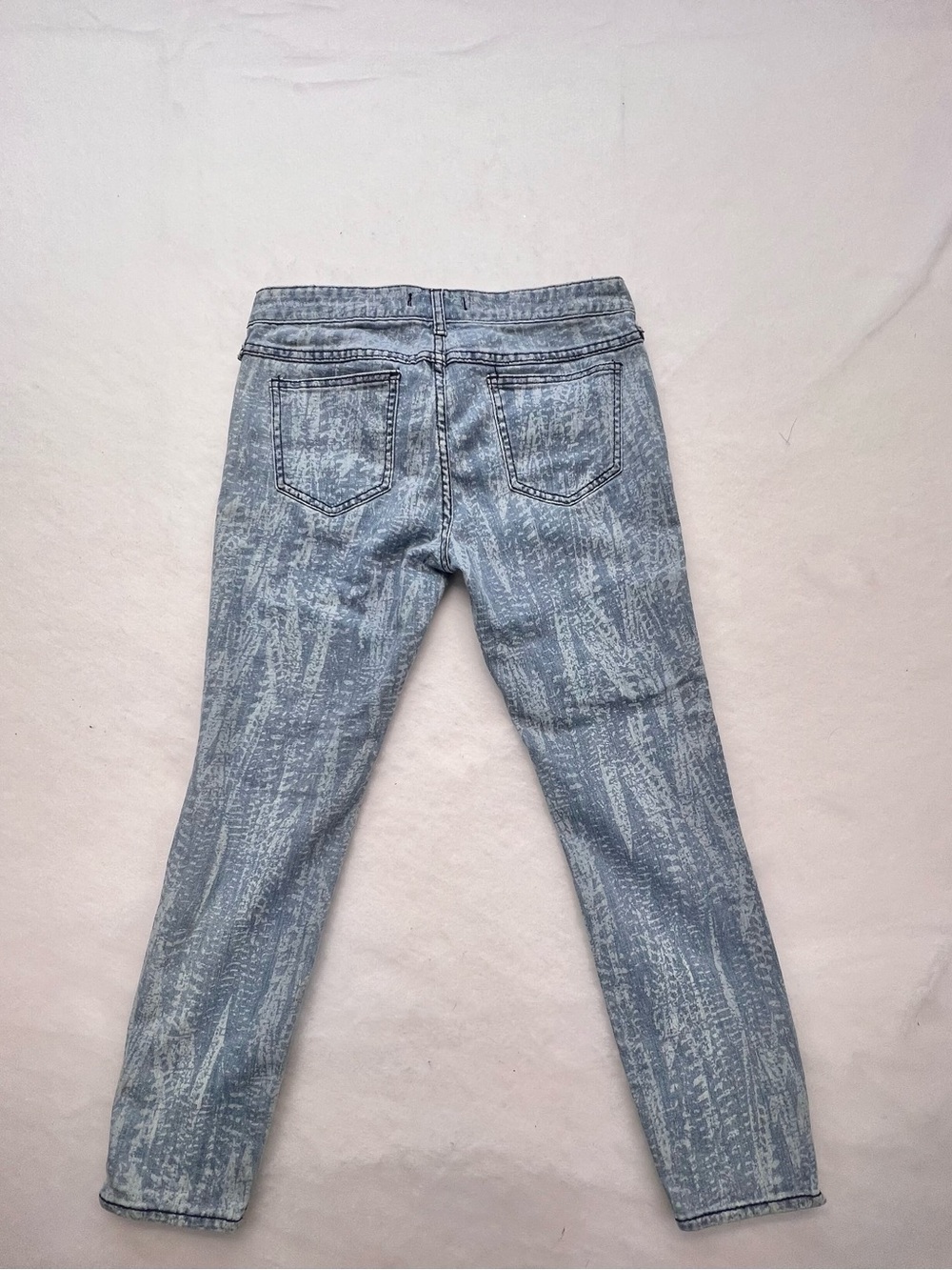 Free People Feather Print Skinny Jeans - Size 29 - Picture 10 of 11